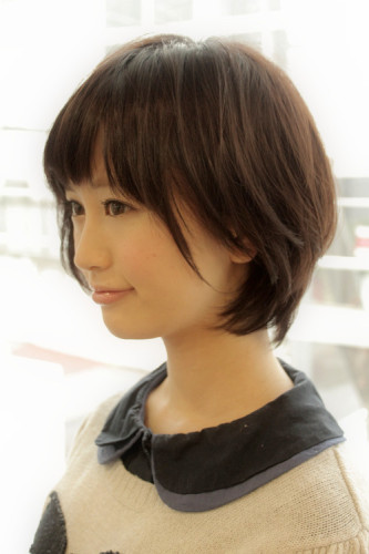 黒髪でも軽く見えるボブ佐藤遥5