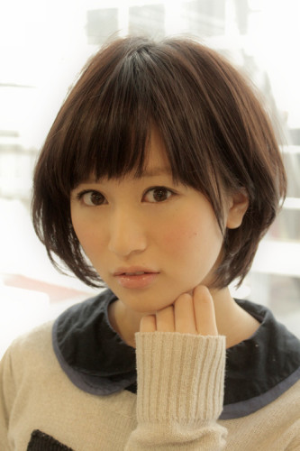 黒髪でも軽く見えるボブ佐藤遥3