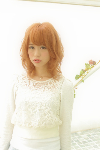 少し個性を主張してみる?アプリコットオレンジカラー【明るめ秋色の髪型】 近藤あみ こんどうあみ