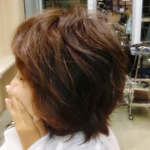 髪が固くて直毛でボリュームが出ない人にふわっと柔らかいパーマを当ててみた
