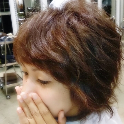 髪が固くて直毛でボリュームが出ない人にふわっと柔らかいパーマを当ててみた