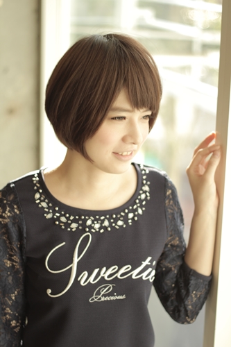 暗めのカラーでも重たく見えないショートボブ【本田翼さん風】4