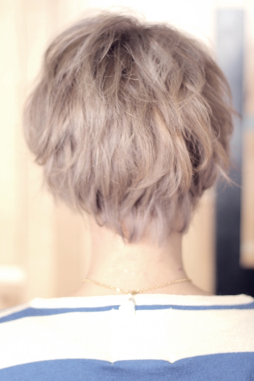 メルティホワイトカラー×マッシュボブスタイル【ブリーチ必須の髪型】