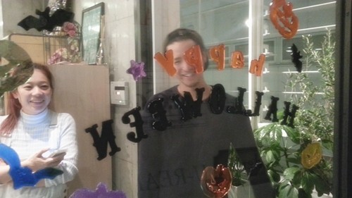 今週からはハロウィン仕様のサロンでお待ちしていますよ06