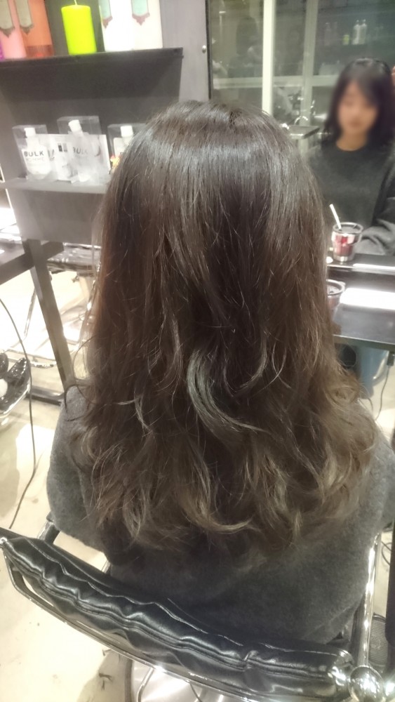 クオリティ高めなアッシュグレーカラーが出来ました【とことん濃い目の6トーン】02