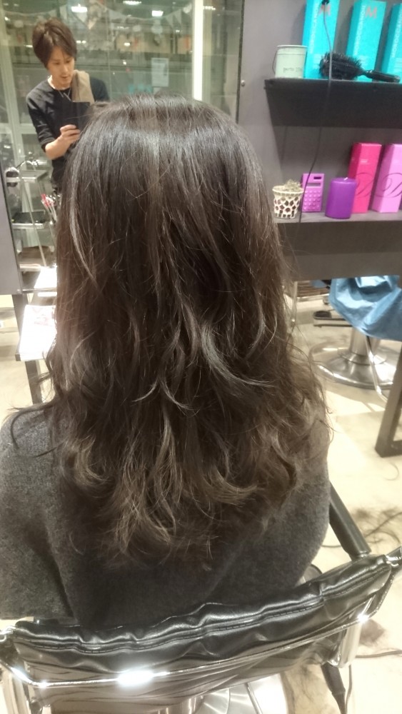 クオリティ高めなアッシュグレーカラーが出来ました【とことん濃い目の6トーン】03