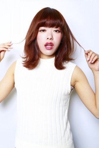 みやじままい（宮島舞）スマートなシルエットと外ハネのロブスタイル【凜とした大人の女性のイメージ】01