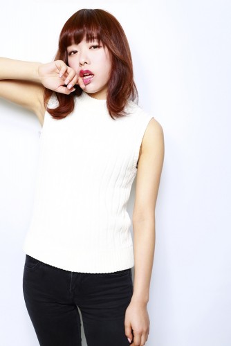 みやじままい（宮島舞）スマートなシルエットと外ハネのロブスタイル【凜とした大人の女性のイメージ】03