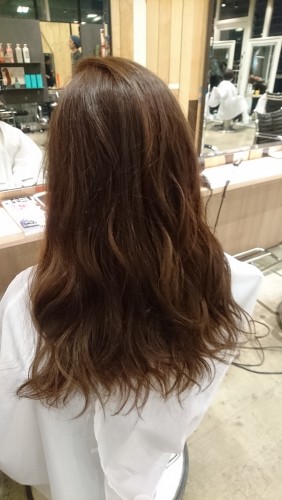 黒染めの状態からブリーチ使わずスモーキーアッシュに【黒染め落としの施術例】03