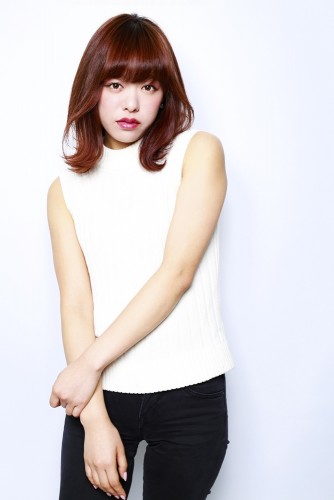 みやじままい（宮島舞）スマートなシルエットと外ハネのロブスタイル【凜とした大人の女性のイメージ】02