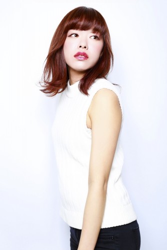 みやじままい（宮島舞）スマートなシルエットと外ハネのロブスタイル【凜とした大人の女性のイメージ】07