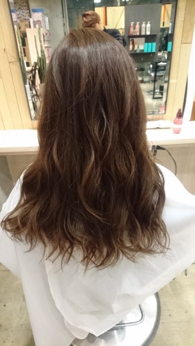 黒染めの状態からブリーチ使わずスモーキーアッシュに【黒染め落としの施術例】02