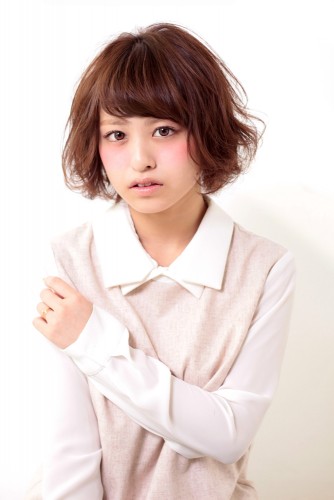 朝起きてワックスで仕上げる寝ぐせボブ【無造作】01