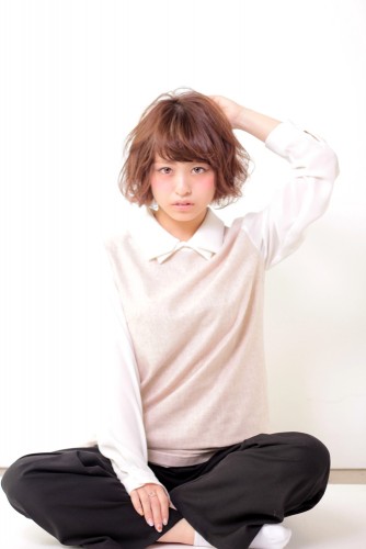 朝起きてワックスで仕上げる寝ぐせボブ【無造作】06