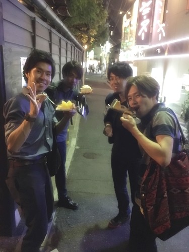 ラブホ街で誕生日ケーキ07