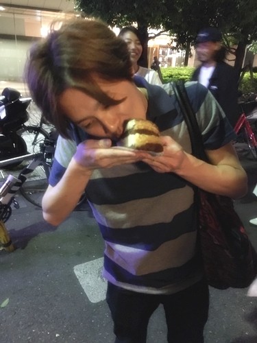 ラブホ街で誕生日ケーキ08