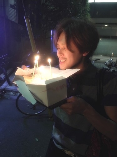 ラブホ街で誕生日ケーキ14