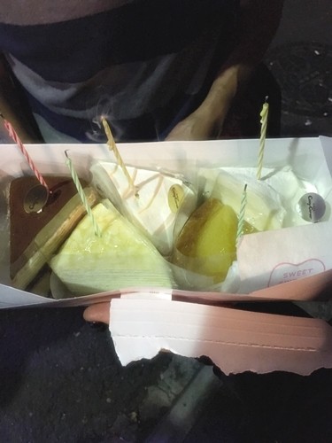 ラブホ街で誕生日ケーキ09