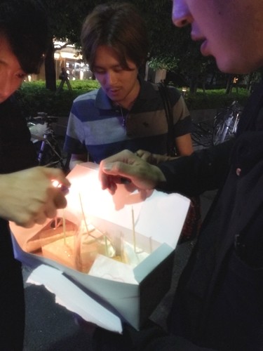 ラブホ街で誕生日ケーキ10