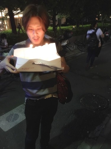 ラブホ街で誕生日ケーキ11