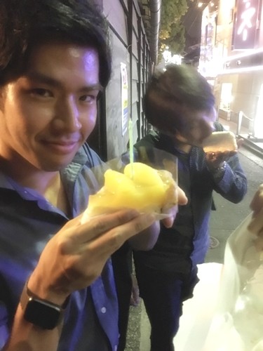 ラブホ街で誕生日ケーキ04