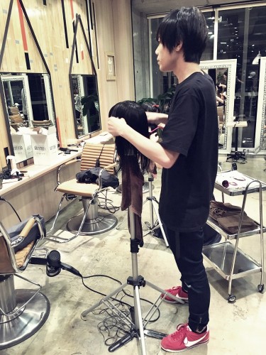さらに技術を極めろ!スタイリスト全員参加のカットレッスン02